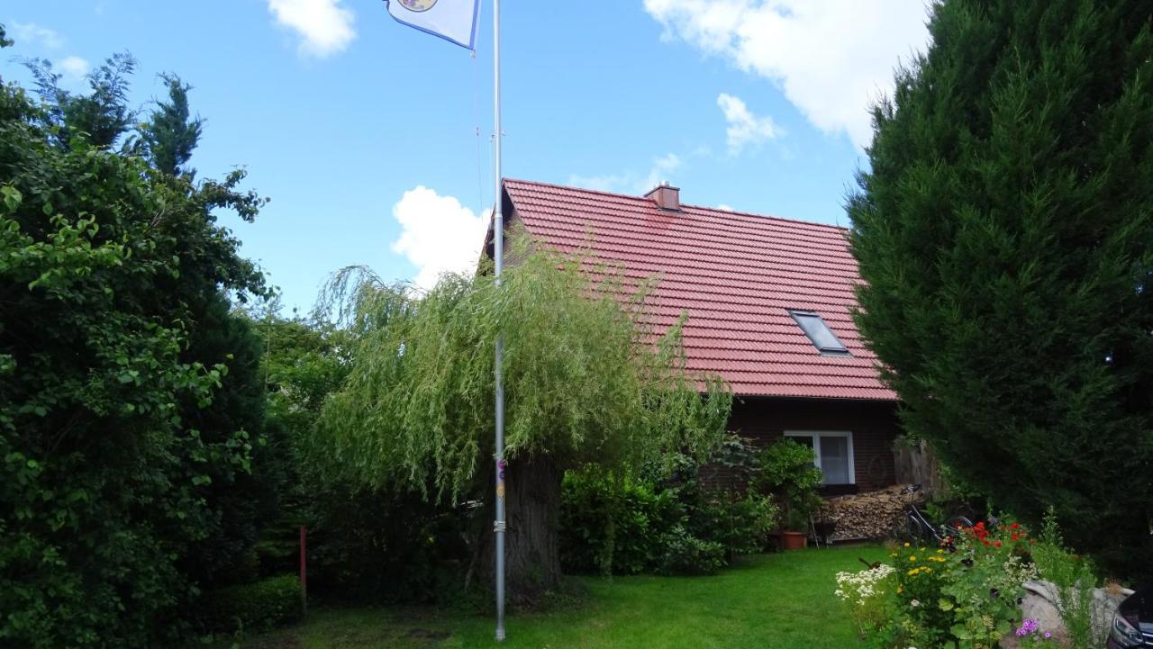 Ferienhaus Im Urigen Garten Bzw Eulenhaus Zingst Eksteriør bilde